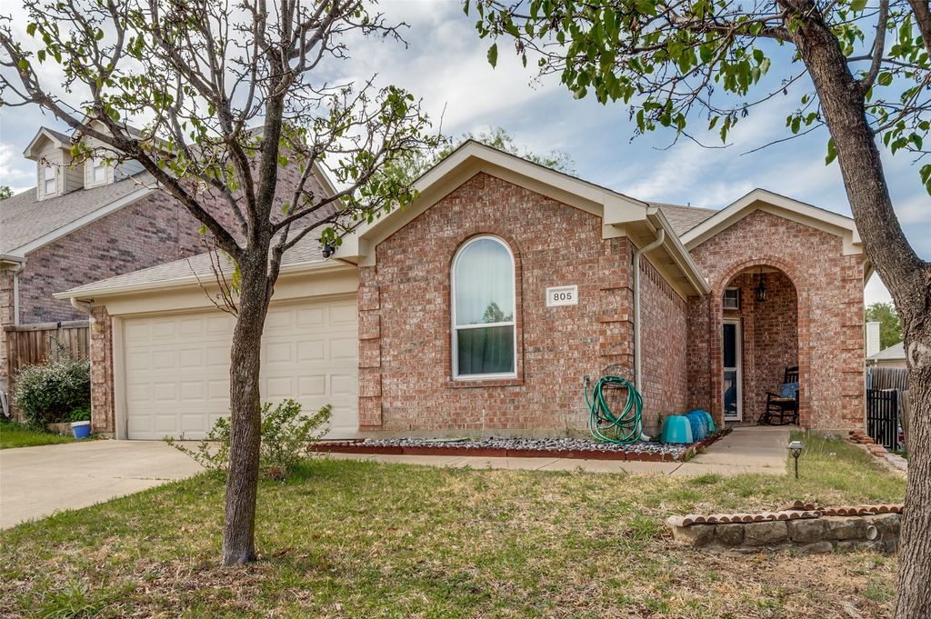 805 E Huitt Lane, Euless, TX 76040