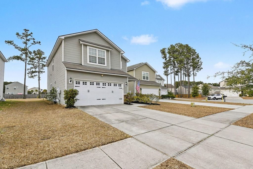Image 5 of property listing at 326 Cantley Court, Summerville, SC 29486