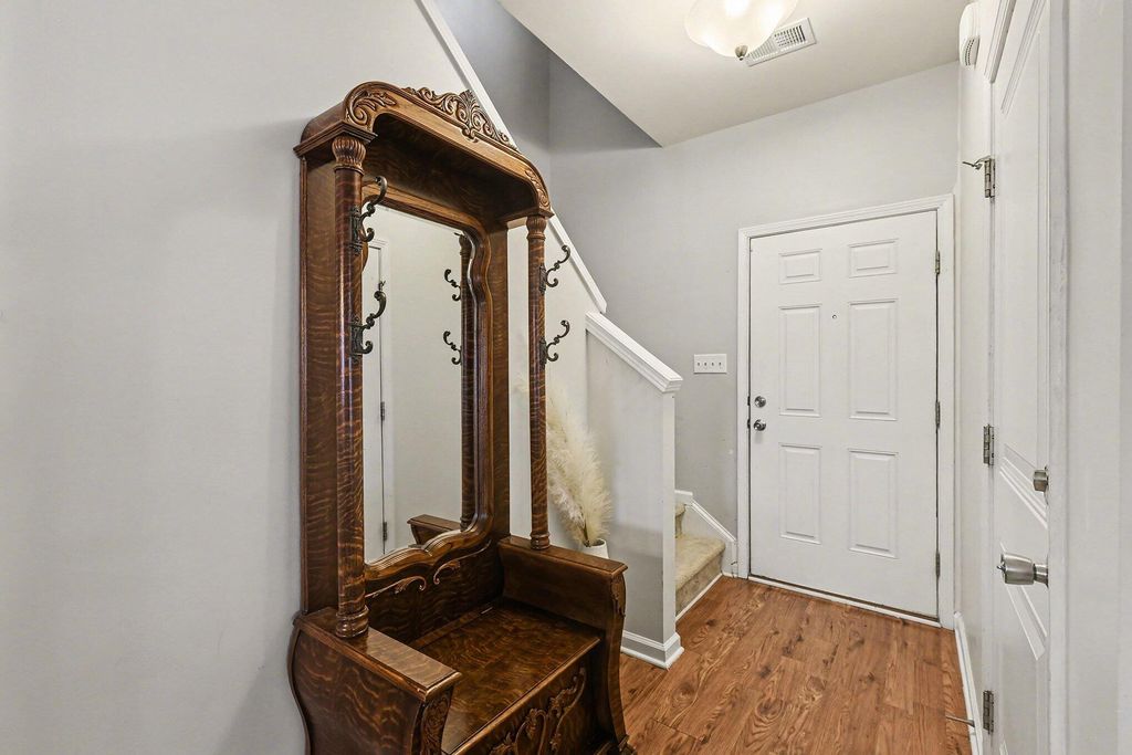 Image 7 of property listing at 326 Cantley Court, Summerville, SC 29486