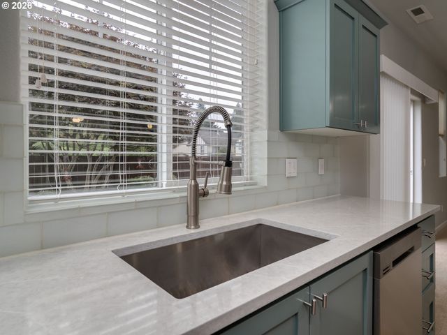 13605 Sw KING LEAR Way, King City, OR 97224