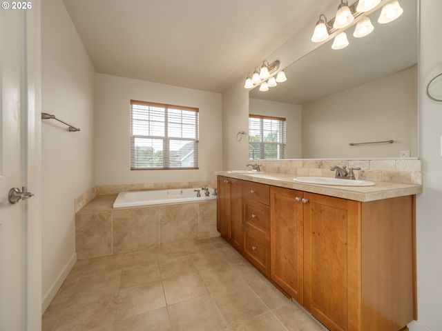 13605 Sw KING LEAR Way, King City, OR 97224