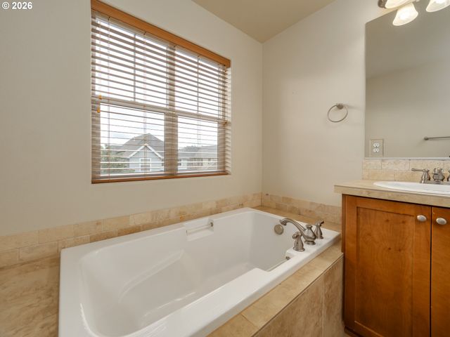 13605 Sw KING LEAR Way, King City, OR 97224