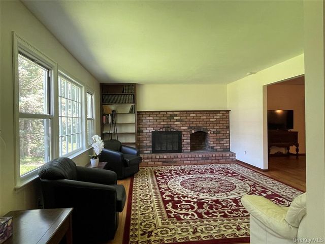 4 Cornwallis Road, East Setauket, NY 11733