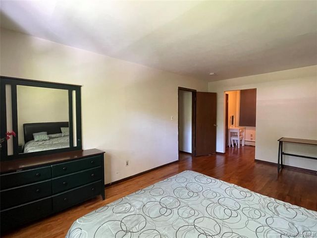 4 Cornwallis Road, East Setauket, NY 11733