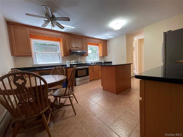 4 Cornwallis Road, East Setauket, NY 11733