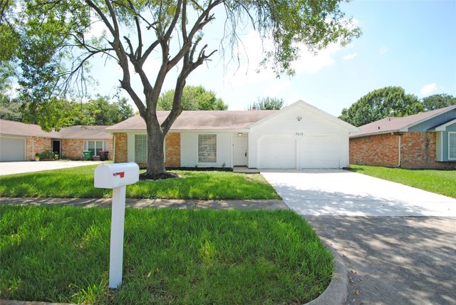 7010 Tara Drive, Richmond, TX 77469