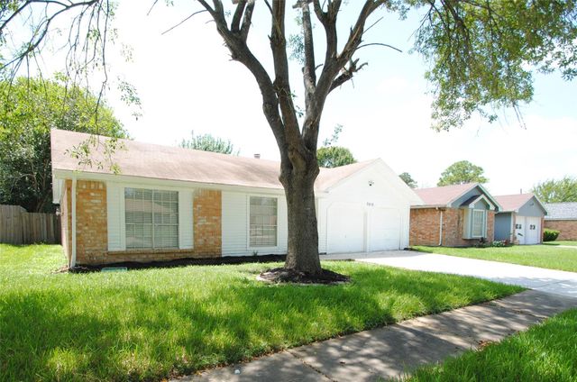 7010 Tara Drive, Richmond, TX 77469