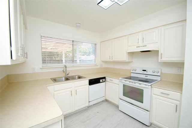 7010 Tara Drive, Richmond, TX 77469