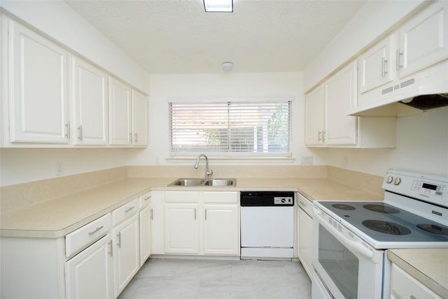 7010 Tara Drive, Richmond, TX 77469