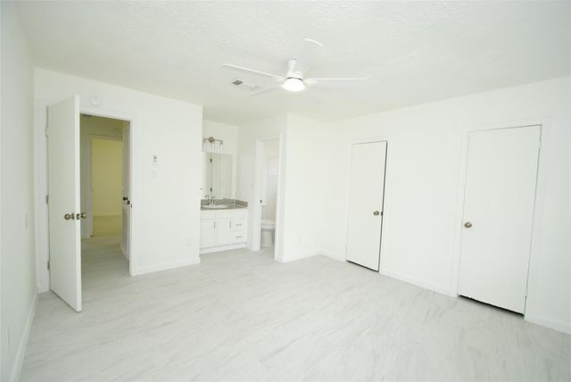 7010 Tara Drive, Richmond, TX 77469