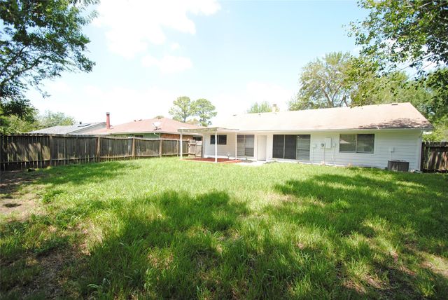 7010 Tara Drive, Richmond, TX 77469