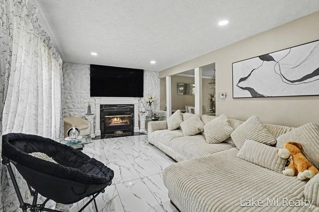 2119 Desoto Drive, Lansing, MI 48911