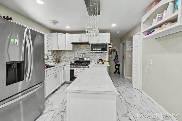 2119 Desoto Drive, Lansing, MI 48911