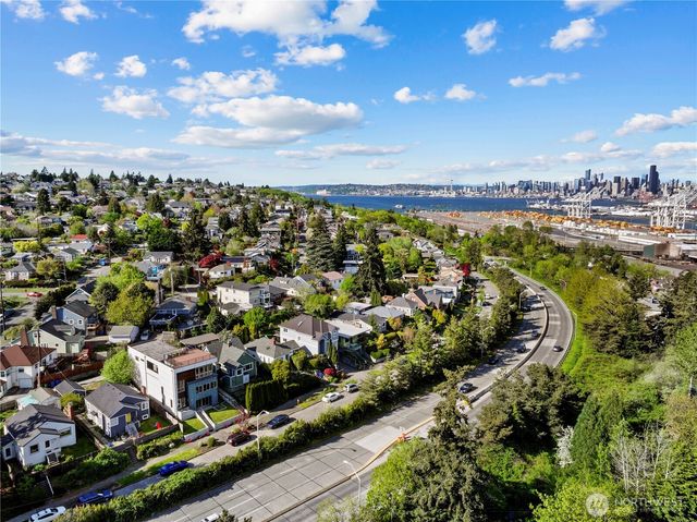 4137 Fauntleroy Way SW, Seattle, WA 98126