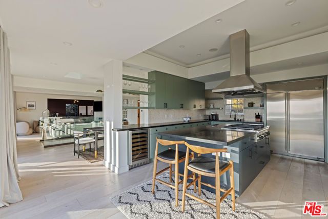 8430 Franklin Avenue, Los Angeles, CA 90069