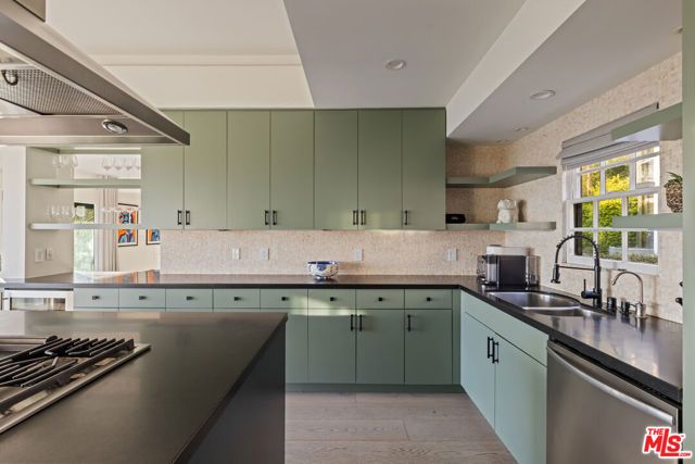 8430 Franklin Avenue, Los Angeles, CA 90069