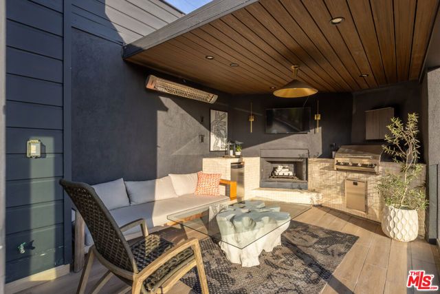 8430 Franklin Avenue, Los Angeles, CA 90069