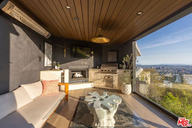 8430 Franklin Avenue, Los Angeles, CA 90069