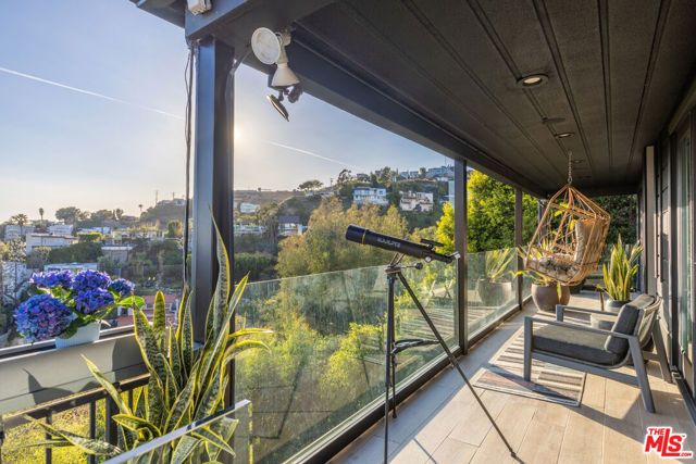 8430 Franklin Avenue, Los Angeles, CA 90069