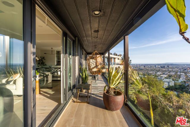 8430 Franklin Avenue, Los Angeles, CA 90069