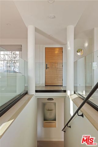 8430 Franklin Avenue, Los Angeles, CA 90069