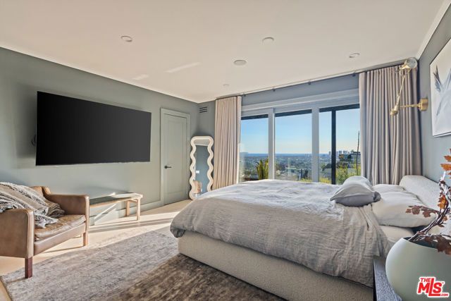 8430 Franklin Avenue, Los Angeles, CA 90069