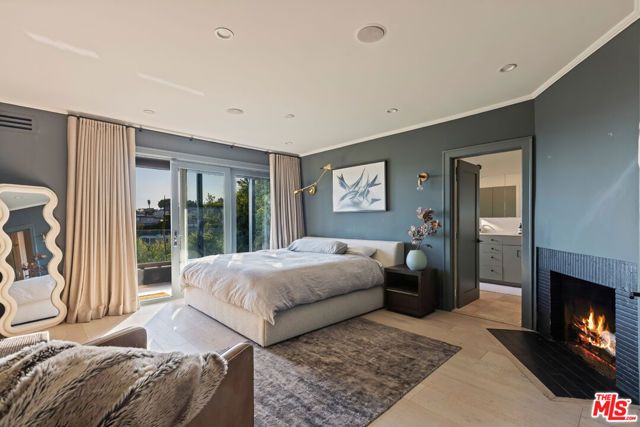 8430 Franklin Avenue, Los Angeles, CA 90069