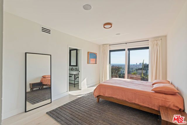 8430 Franklin Avenue, Los Angeles, CA 90069