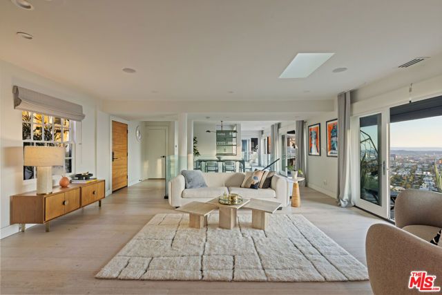 8430 Franklin Avenue, Los Angeles, CA 90069