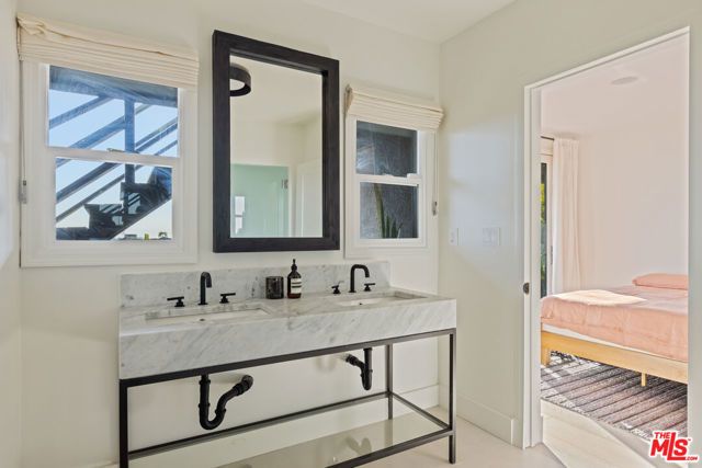 8430 Franklin Avenue, Los Angeles, CA 90069