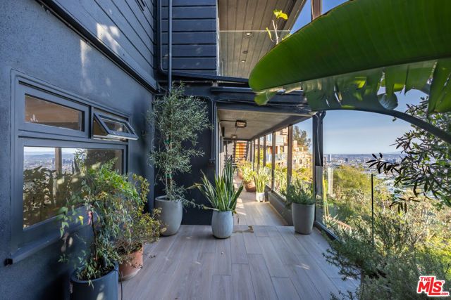 8430 Franklin Avenue, Los Angeles, CA 90069