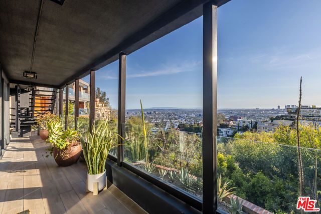 8430 Franklin Avenue, Los Angeles, CA 90069