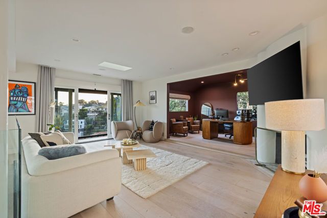 8430 Franklin Avenue, Los Angeles, CA 90069