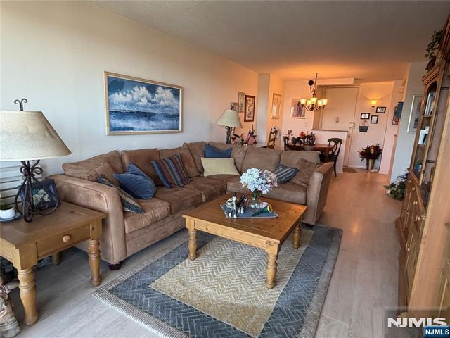 555 North Avenue 11A, Fort Lee, NJ 07024