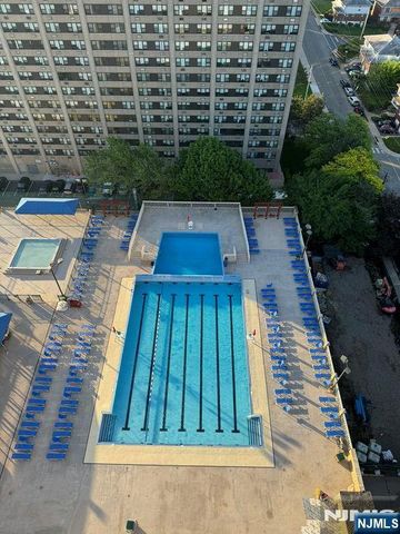 555 North Avenue 11A, Fort Lee, NJ 07024