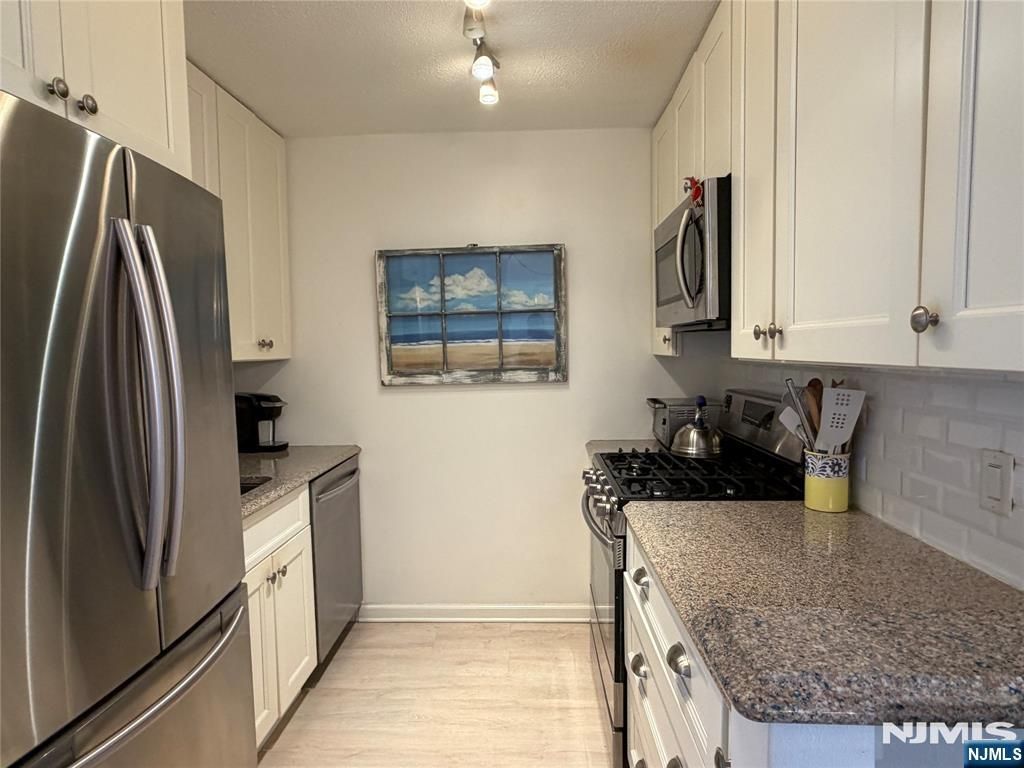 555 North Avenue 11A, Fort Lee, NJ 07024