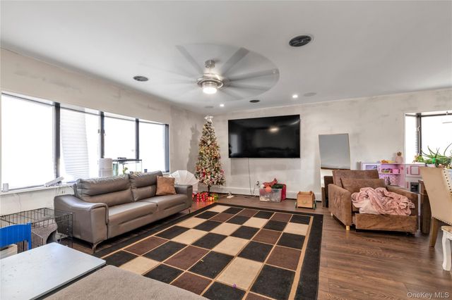 3740 waverly Avenue, Seaford, NY 11783