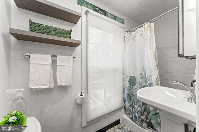 431 SHURS LN, Philadelphia, PA 19128