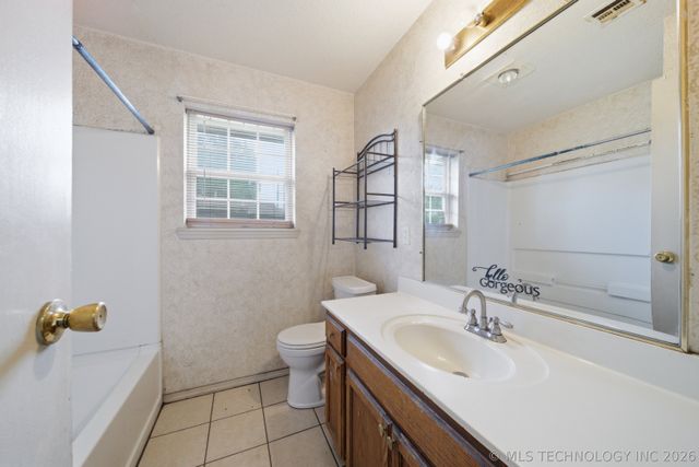 422 E 25th Street, Okmulgee, OK 74447