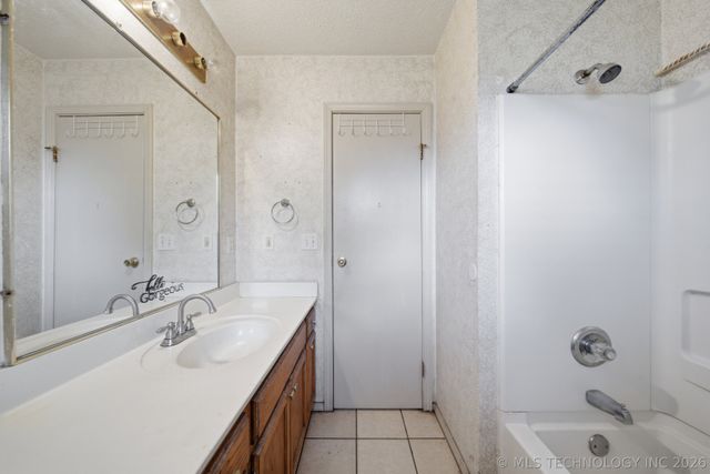422 E 25th Street, Okmulgee, OK 74447
