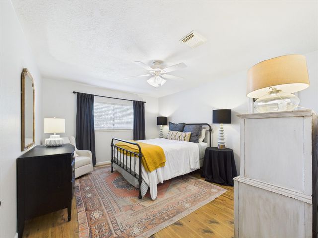 2824 Meadow Brook Court, League City, TX 77573