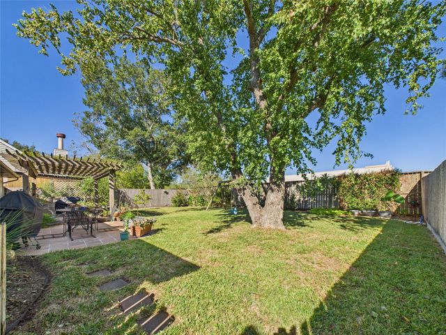 2824 Meadow Brook Court, League City, TX 77573