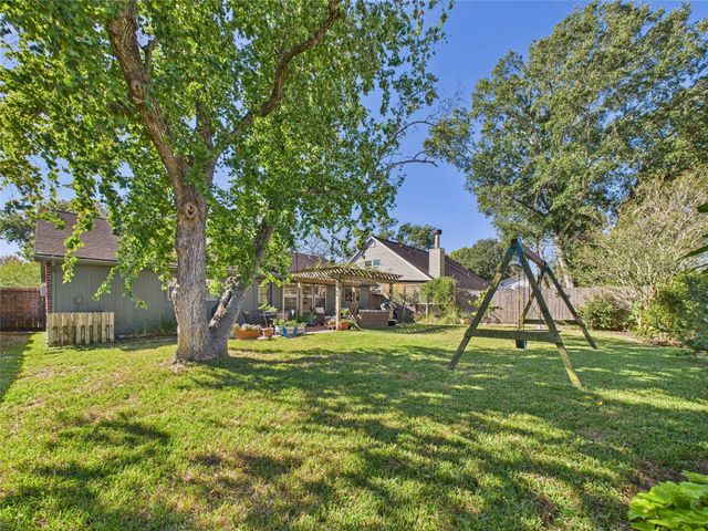 2824 Meadow Brook Court, League City, TX 77573