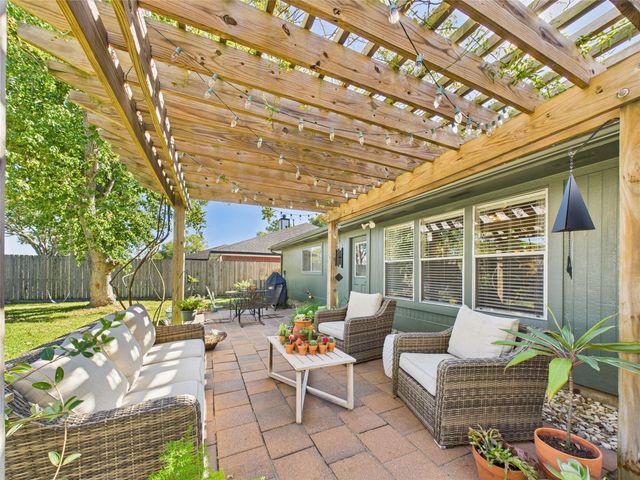 2824 Meadow Brook Court, League City, TX 77573