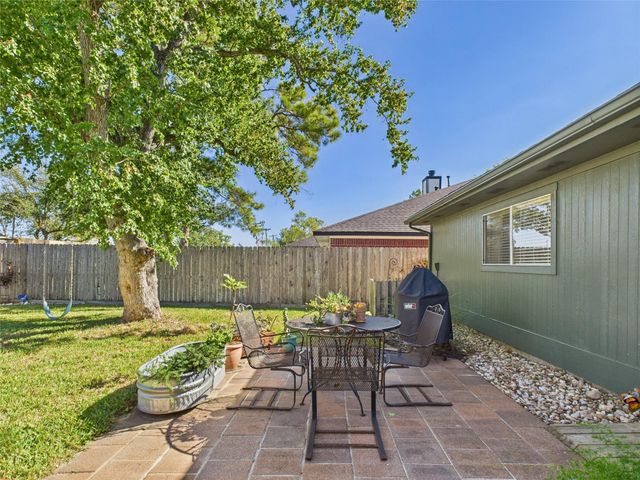 2824 Meadow Brook Court, League City, TX 77573