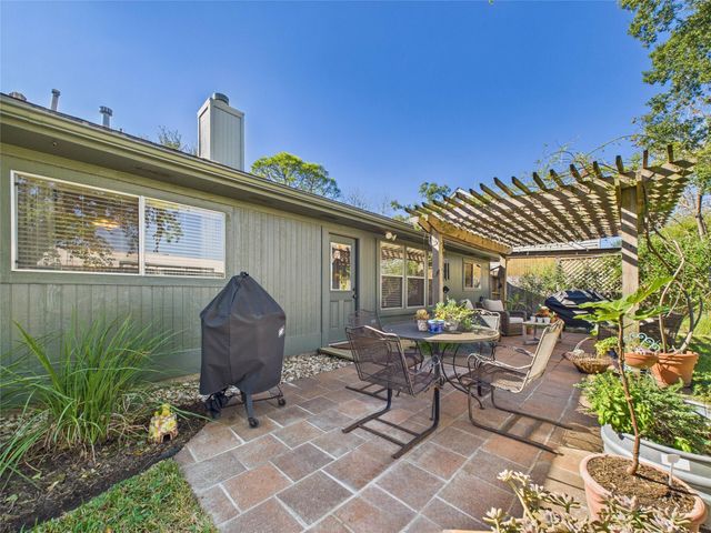 2824 Meadow Brook Court, League City, TX 77573