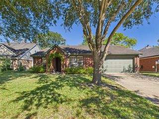 2824 Meadow Brook Court, League City, TX 77573