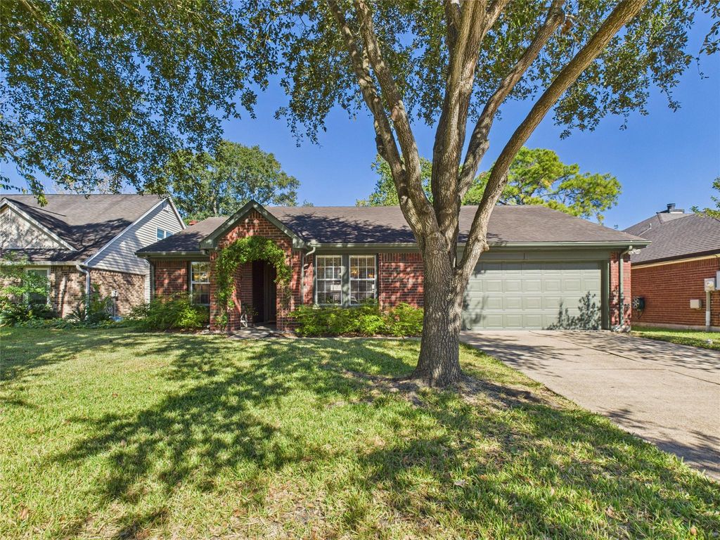 2824 Meadow Brook Court, League City, TX 77573