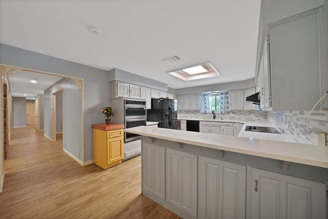 2812 Whisperwood Trail, Dalworthington Gardens, TX 76016