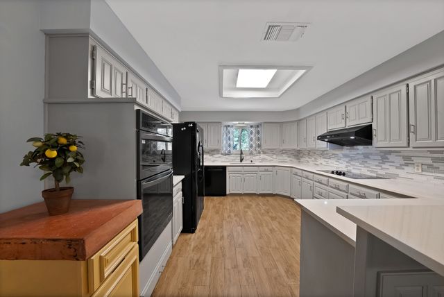 2812 Whisperwood Trail, Dalworthington Gardens, TX 76016